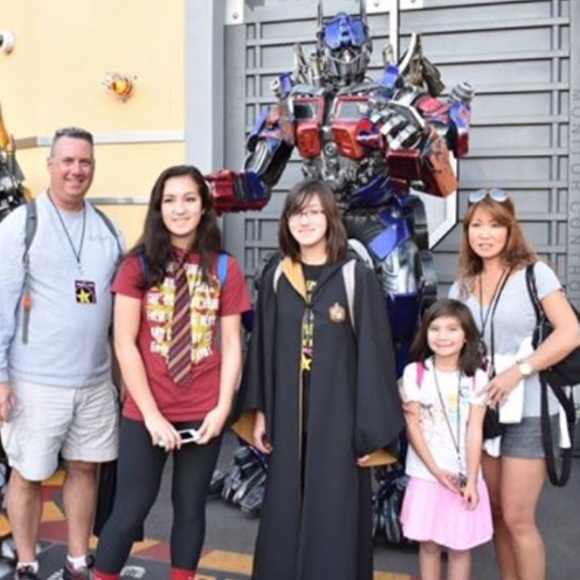 Meet your Posher, Laura - Picture 2 of 2